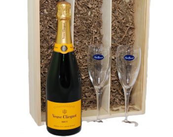 Veuve Clicquot Brut NV & Flutes Wood Box